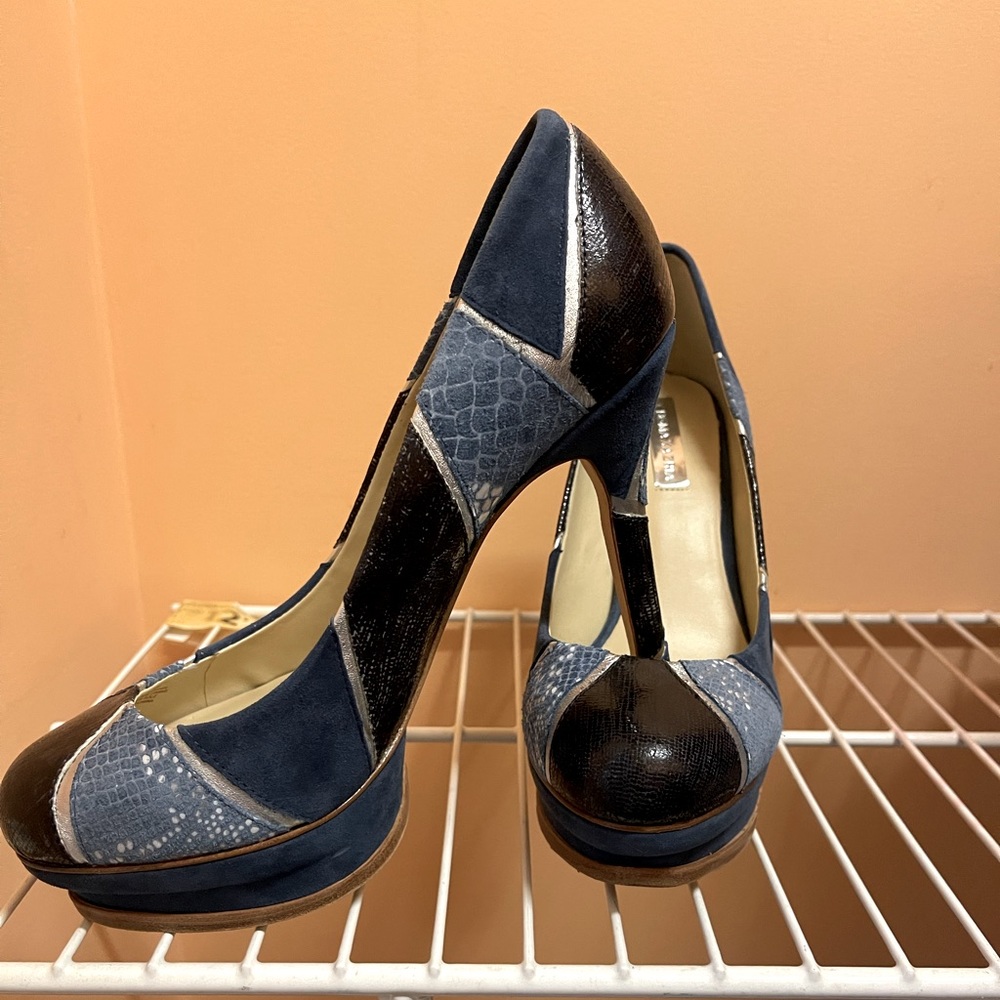 BCBGMAXAZRIA VERO CUOIO BLUE LEATHER HIGH HEELS